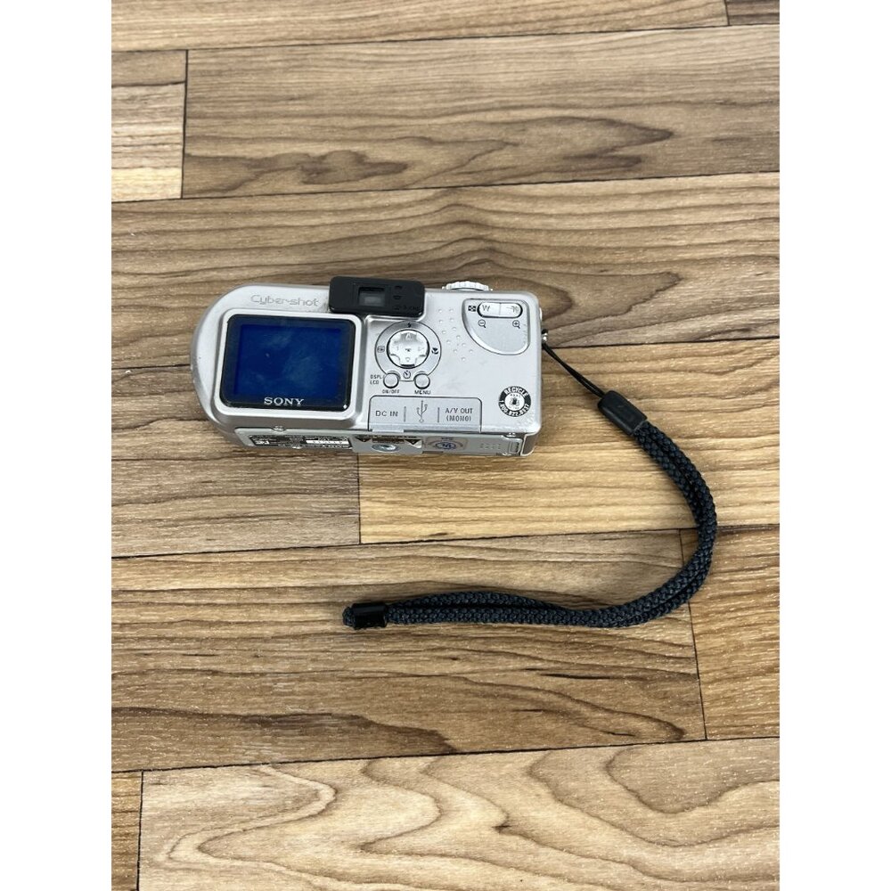 Sony Cyber-shot DSC-P9 4.0MP Digital Camera - Silver No Charger - Picture 9 of 10